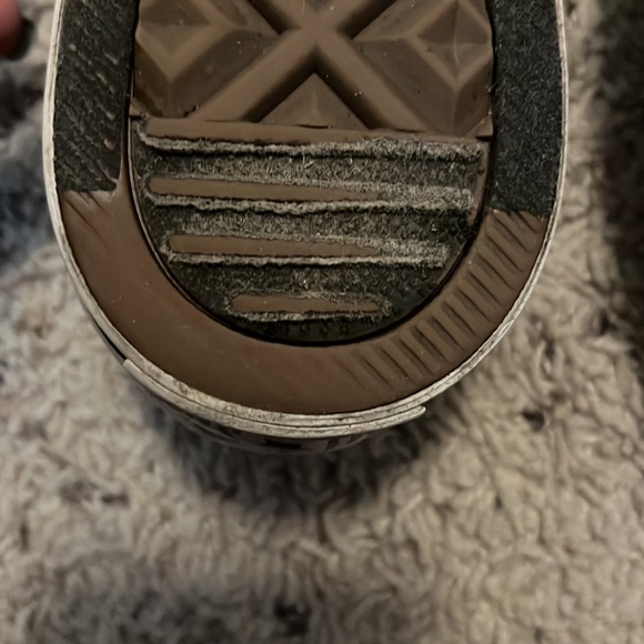 Light grey converse - Picture 8 of 9